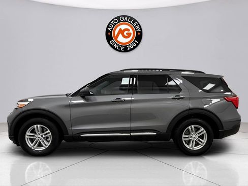 Used 2023 Ford Explorer XLT image 4
