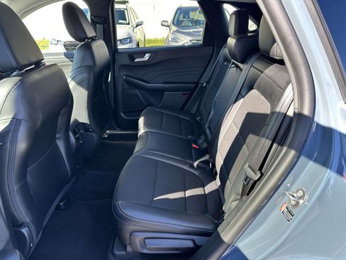 Used 2025 Ford Escape SE image 13