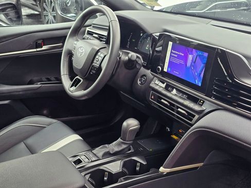 Used 2025 Toyota Camry SE image 27