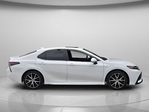 Used 2024 Toyota Camry SE w/ Convenience Package FWD image 3