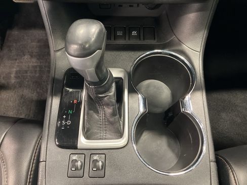 Used 2019 Toyota Highlander XLE image 17
