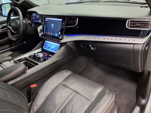 Used 2023 Jeep Grand Wagoneer Series III AWD/4WD image 9