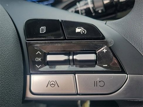 New 2026 Hyundai Elantra SE image 9