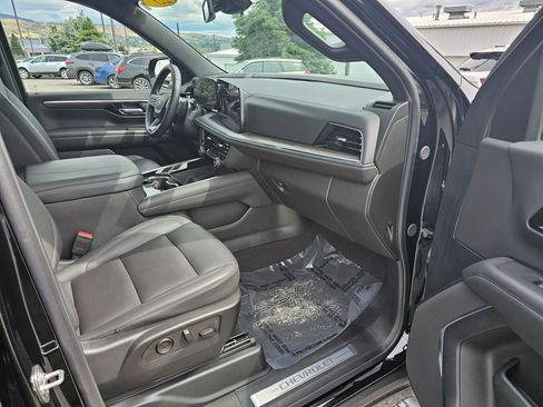 Certified 2025 Chevrolet Tahoe Z71 w/ Sun And Tow Package AWD/4WD image 10