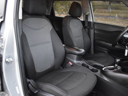 Used 2018 Kia Soul + FWD image 13
