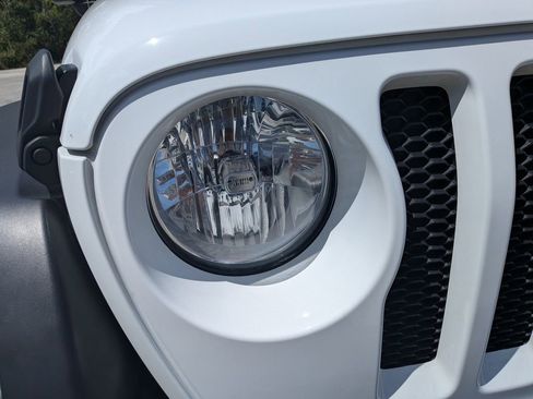 Used 2022 Jeep Wrangler Unlimited Sport image 9