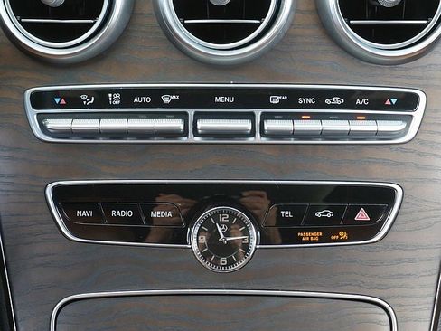 Used 2019 Mercedes-Benz C 300 4MATIC Sedan image 21