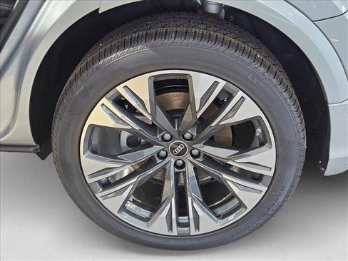 New 2025 Audi Q8 Premium w/ Black Optic Package image 10