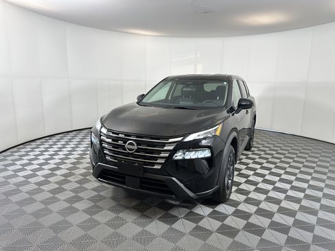 Certified 2024 Nissan Rogue SV image 2