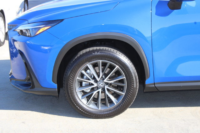 Certified 2025 Lexus NX 250 FWD image 4