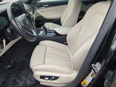 Used 2021 BMW 530e w/ Premium Package image 16