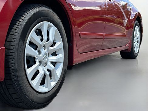 Used 2013 Nissan Altima 2.5 S FWD image 13