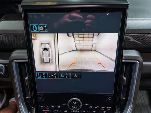 Used 2025 GMC Yukon Elevation w/ Elevation Premium Package AWD/4WD image 22