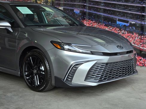 Used 2026 Toyota Camry SE FWD image 2