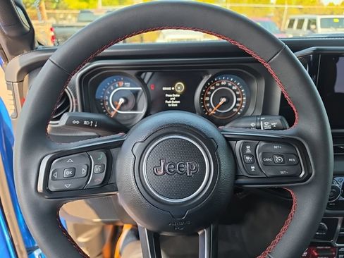 Used 2024 Jeep Gladiator Rubicon AWD/4WD image 20