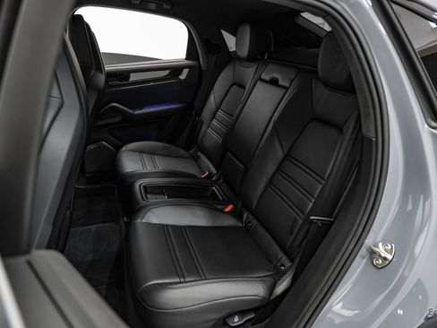 Used 2024 Porsche Cayenne Turbo GT AWD/4WD image 74