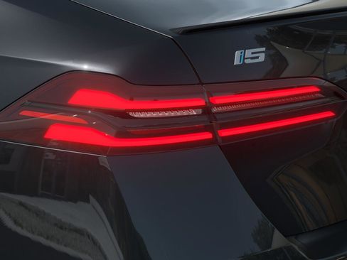 New 2026 BMW i5 eDrive40 w/ M Sport Package image 8