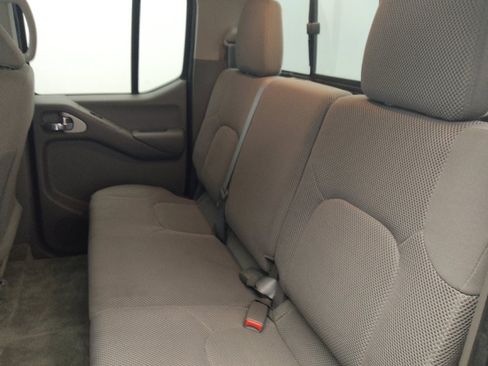 Used 2015 Nissan Frontier SV w/ SV Value Truck Package RWD image 18