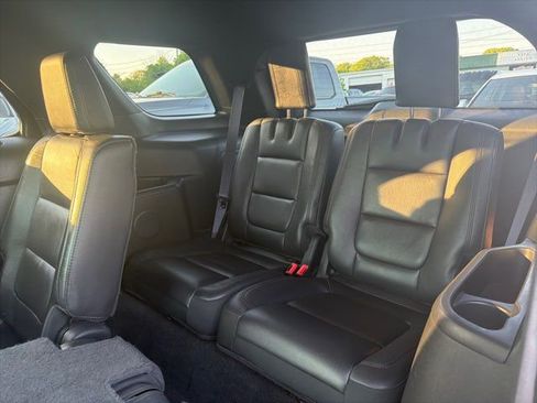 Used 2014 Ford Explorer XLT w/ Equipment Group 202A FWD image 16