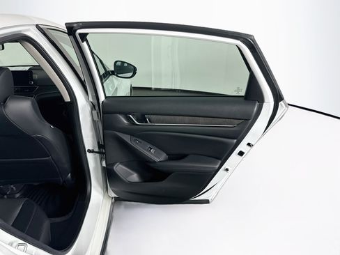 Used 2022 Honda Accord Touring image 30