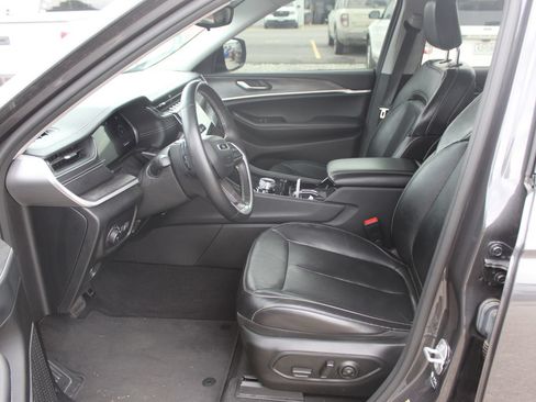 Used 2022 Jeep Grand Cherokee L Limited w/ MOPAR Finishing Package AWD/4WD image 9