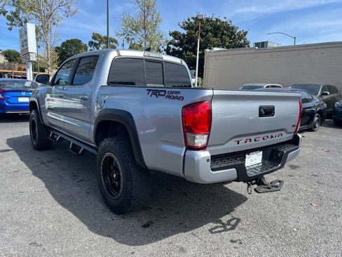 Used 2016 Toyota Tacoma TRD Off-Road image 3