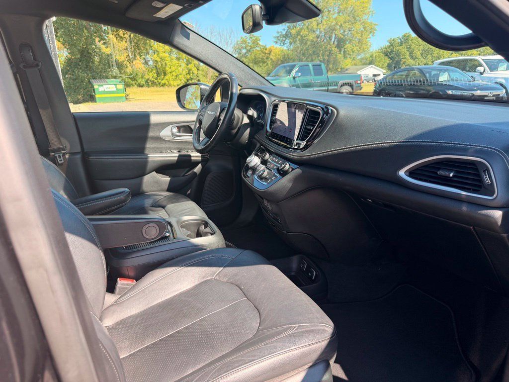 Used 2021 Chrysler Pacifica Touring-L w/ Uconnect Theater Family Group AWD/4WD image 30