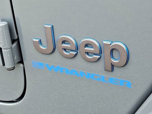 Used 2025 Jeep Wrangler Unlimited Sahara w/ Safety Group AWD/4WD image 29