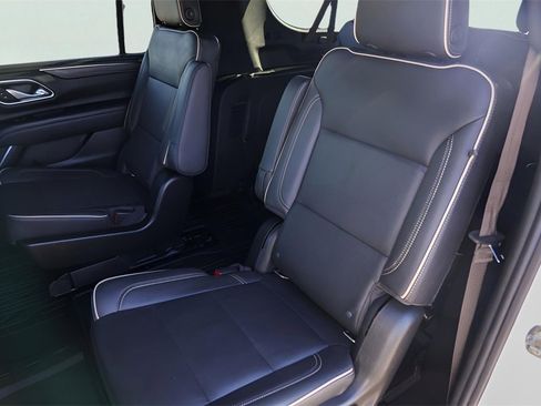 Used 2021 GMC Yukon XL SLT w/ SLT Premium Package image 29