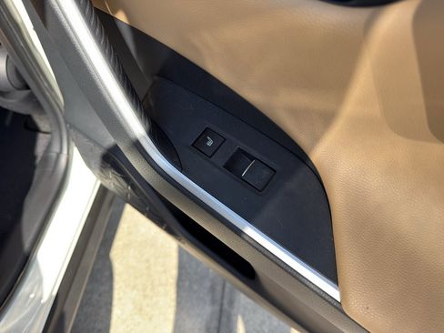 Used 2019 Toyota RAV4 Limited w/ Cold Weather Package FWD image 28
