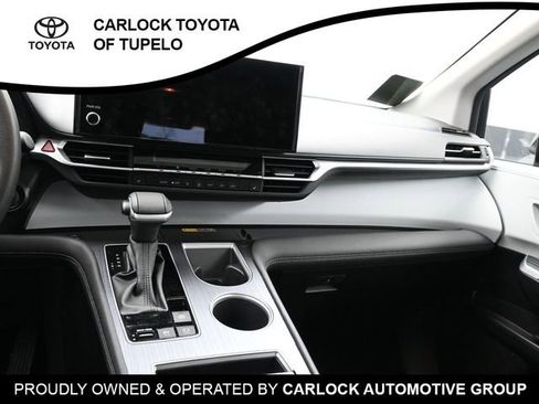 Used 2025 Toyota Sienna XLE image 26
