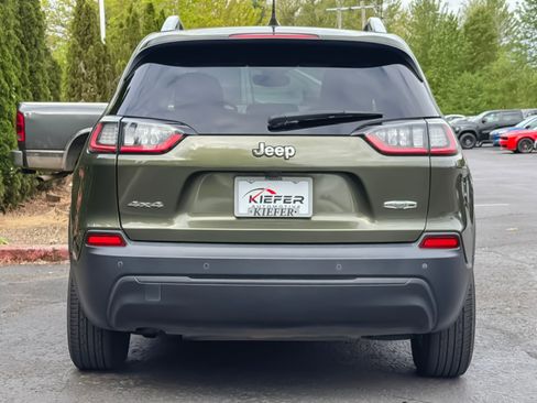 Used 2021 Jeep Cherokee Latitude Plus AWD/4WD image 4