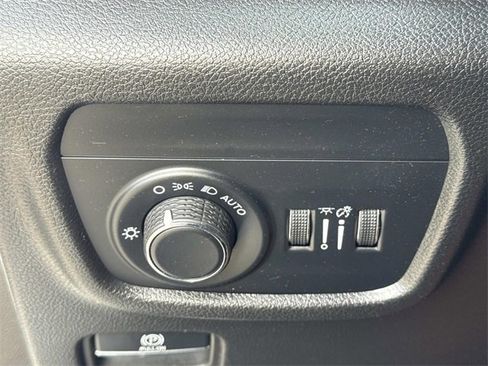 Used 2023 Jeep Grand Cherokee L Laredo image 18