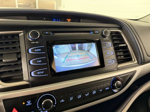 Used 2016 Toyota Highlander LE w/ Protection Package #3 AWD/4WD image 19