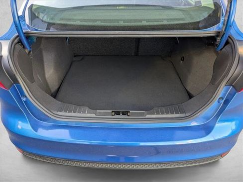 Used 2018 Ford Focus SE w/ SE Appearance Package image 6