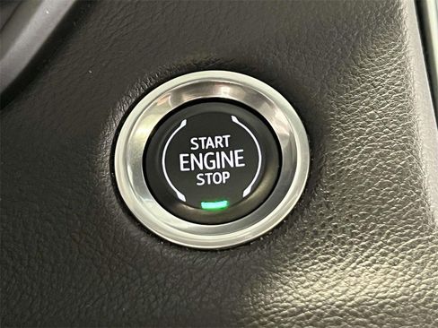 Certified 2023 Cadillac XT4 Luxury w/ Cold Weather Package image 28