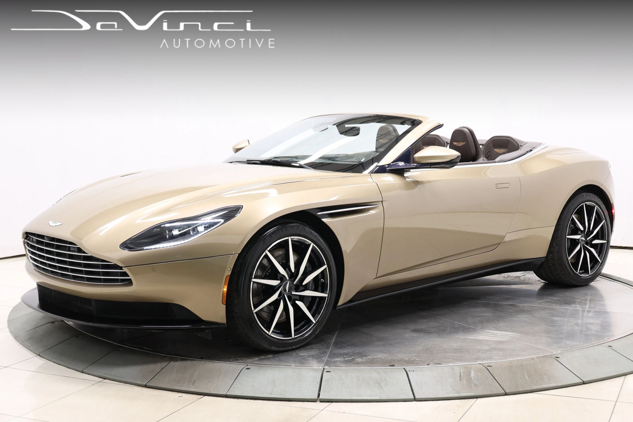 Used 2019 Aston Martin DB11 Volante RWD image 1