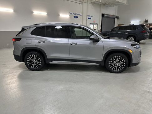 New 2026 Volkswagen Tiguan S FWD image 10