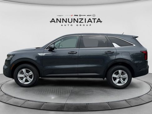 Used 2023 Kia Sorento LX AWD/4WD image 2