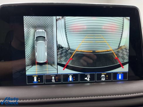 Used 2023 GMC Yukon XL SLT w/ SLT Luxury Package image 13