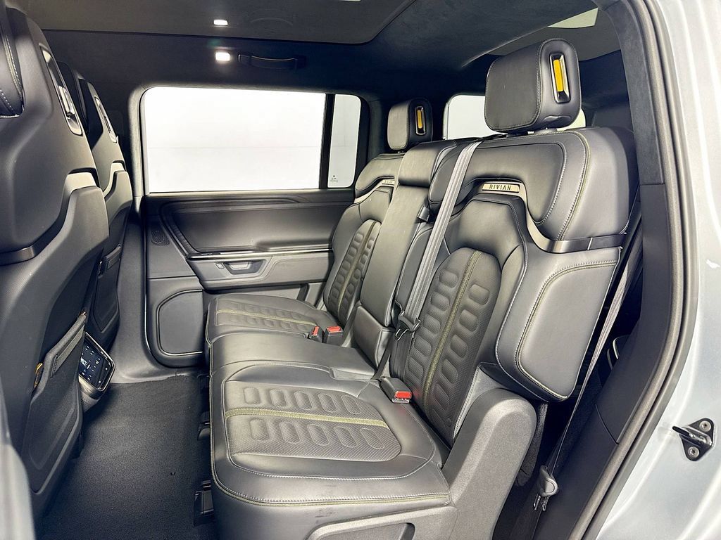 Used 2025 Rivian R1S Adventure Dual AWD/4WD image 27
