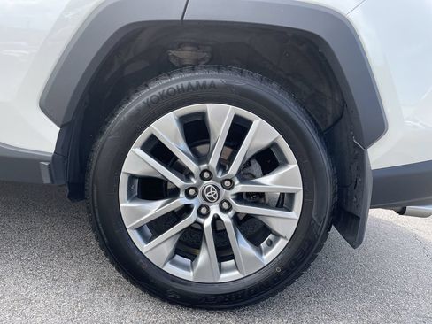 Certified 2022 Toyota RAV4 XLE Premium AWD/4WD image 10
