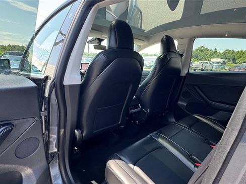 Used 2021 Tesla Model Y Long Range AWD/4WD image 39