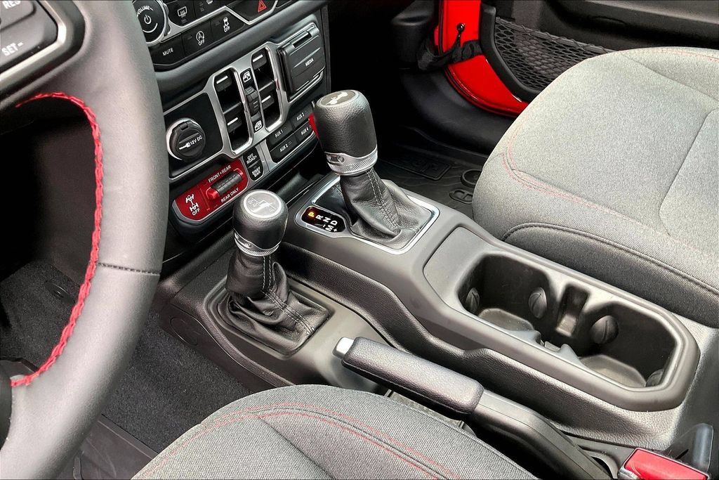 Used 2024 Jeep Wrangler Unlimited Rubicon w/ Safety Group AWD/4WD image 20