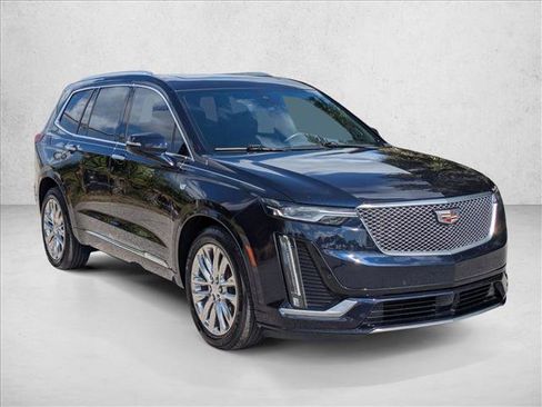 Used 2021 Cadillac XT6 Premium Luxury FWD image 3