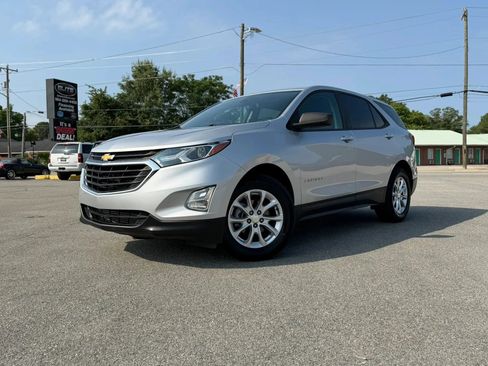 Used 2021 Chevrolet Equinox LS w/ LS Convenience Package FWD image 3