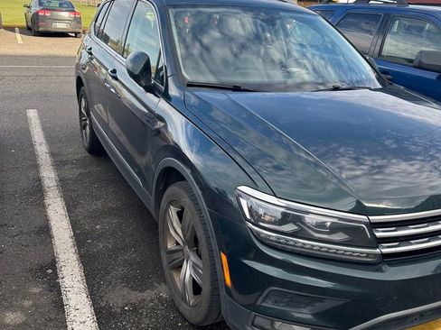 Used 2018 Volkswagen Tiguan SEL Premium w/ 3rd Row Seat Package image 2