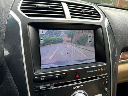 Used 2017 Ford Explorer Limited image 34