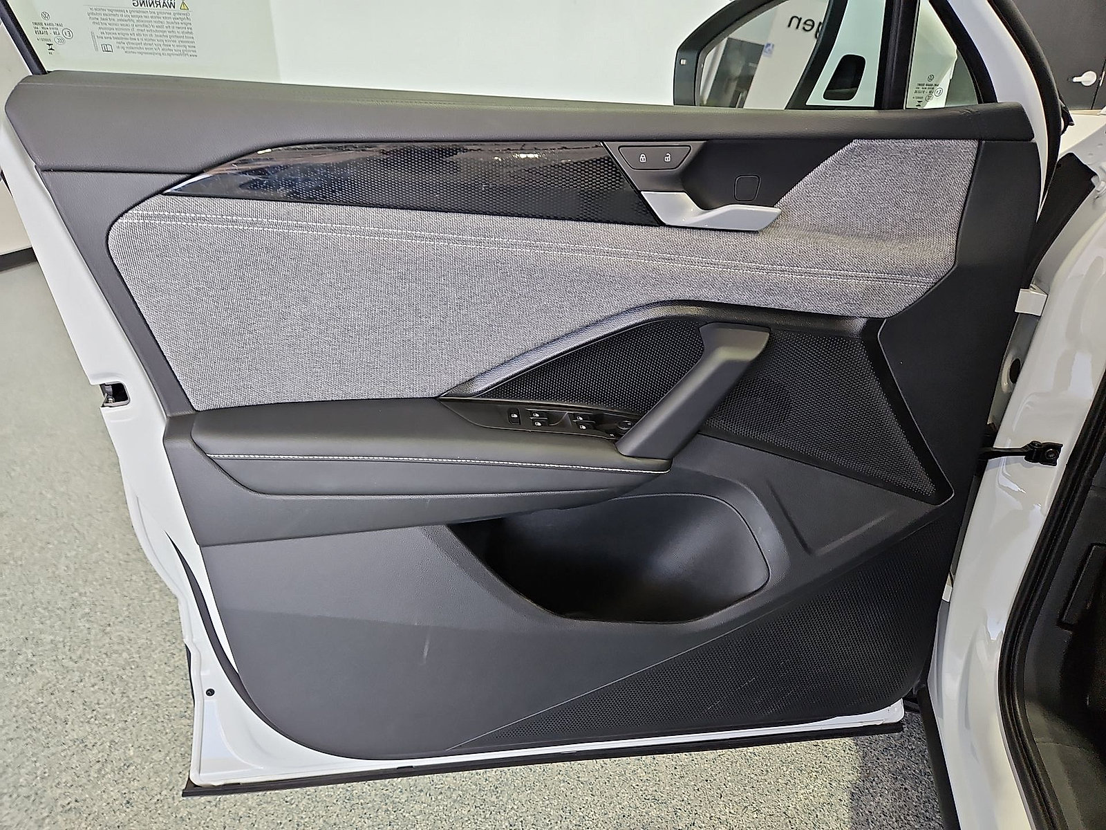 Certified 2025 Volkswagen Tiguan S FWD image 15