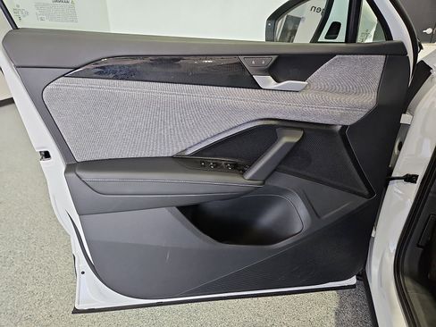 Certified 2025 Volkswagen Tiguan S FWD image 15